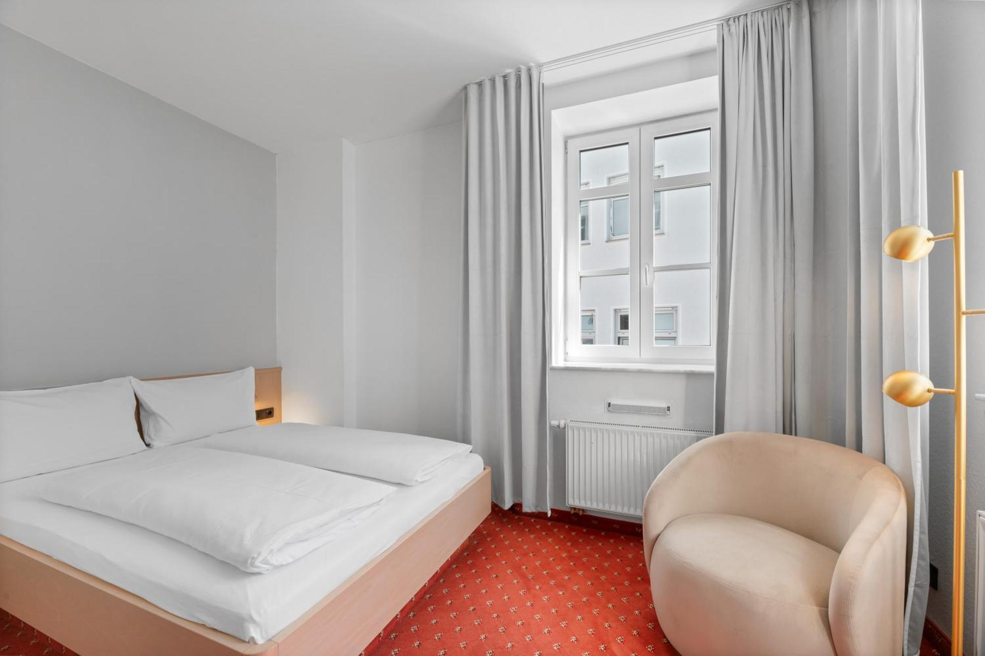 Steiners Airport-messe Bed & Breakfast 2*
