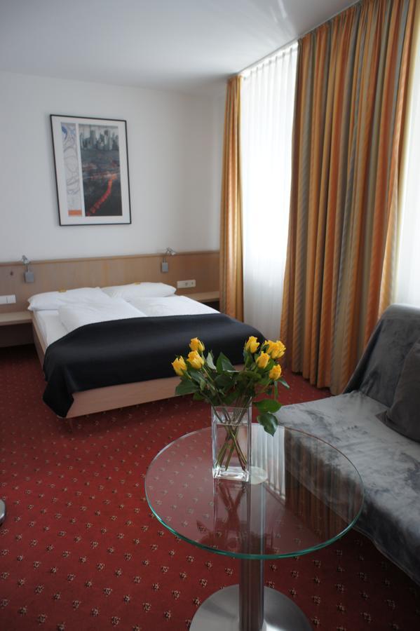 Couette-café Steiners Airport-messe 2*