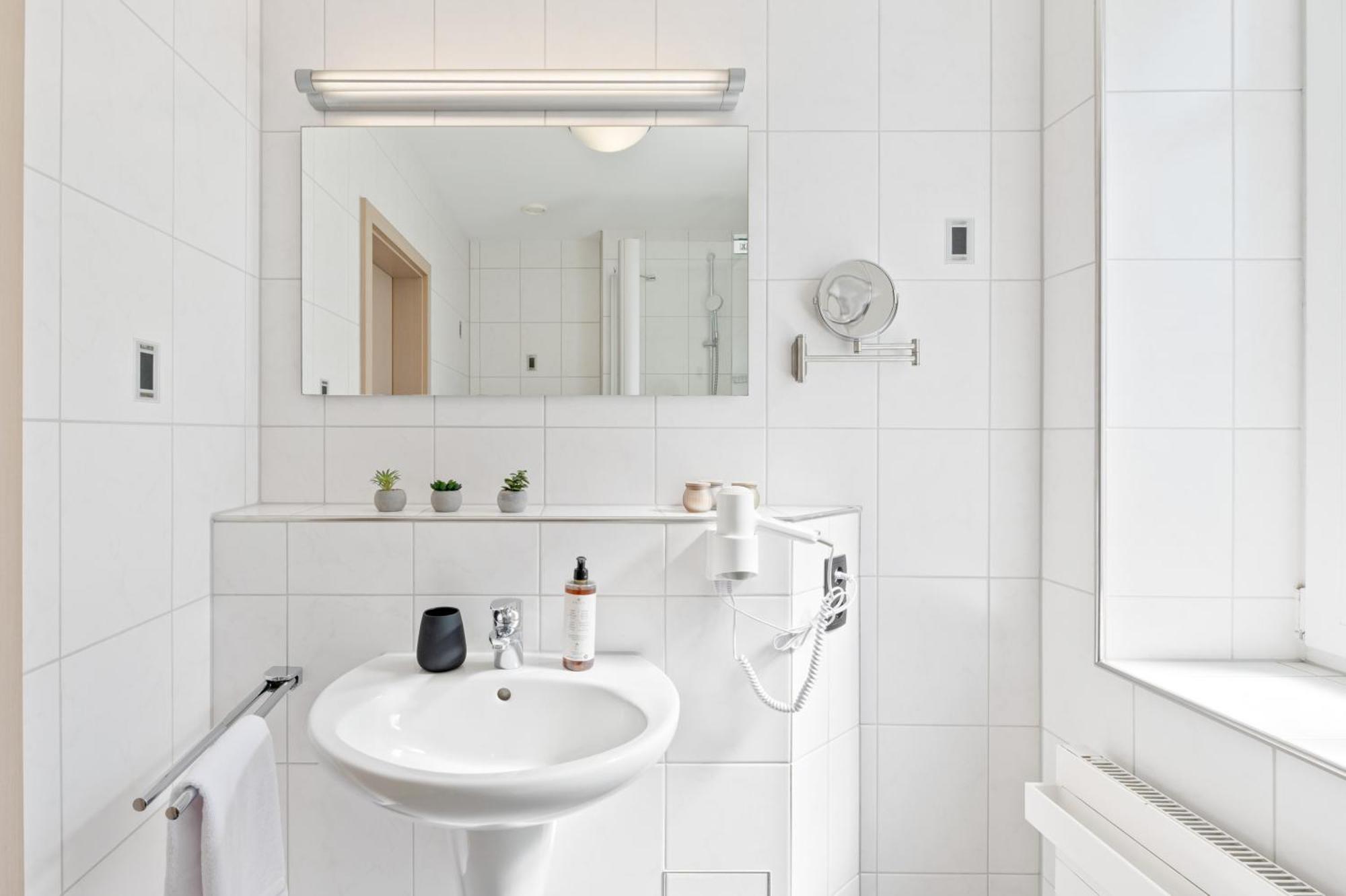 Steiners Airport-messe Bed & Breakfast 2*